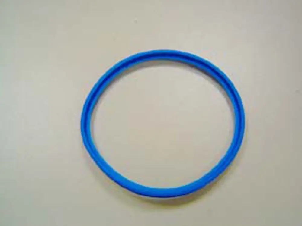 Blaue Dichtung aus flexiblem Material, geeignet für Rohrverbindungen, abgebildet auf einer hellen Oberfläche. Marke Remeha ist relevant für die Anwendungsbereiche.